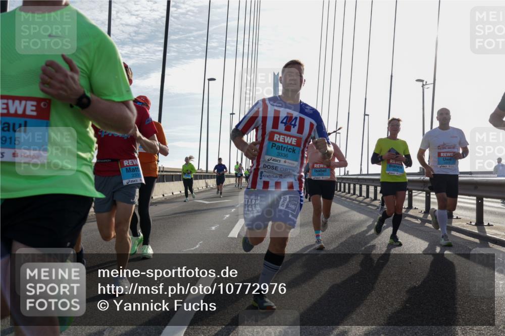 03.10.2026 - Köhlbrandbrückenlauf Yannick Fuchs http://msf.ph/oto/10772976 03.10.2026 09:30:50 Position 1 915, 2335, 1441, 3336, 2977 meine-sportfotos.de