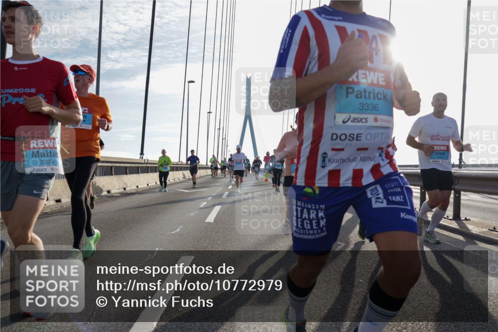 03.10.2026 - Köhlbrandbrückenlauf Yannick Fuchs http://msf.ph/oto/10772979 03.10.2026 09:30:51 Position 1 2335, 3336, 2977 meine-sportfotos.de