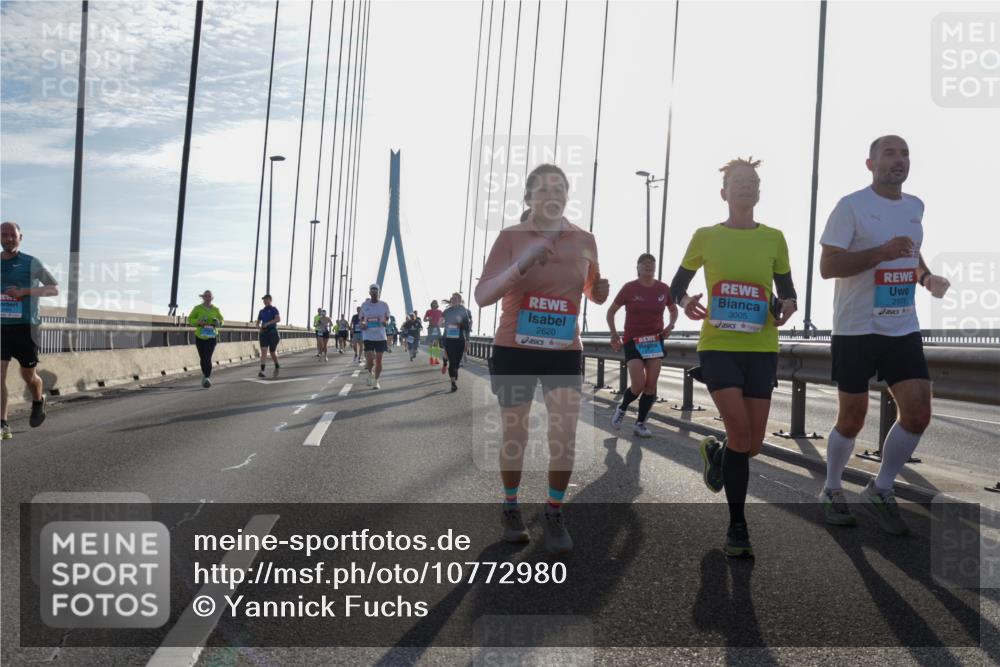 03.10.2026 - Köhlbrandbrückenlauf Yannick Fuchs http://msf.ph/oto/10772980 03.10.2026 09:30:51 Position 1 2620, 3005, 2977 meine-sportfotos.de