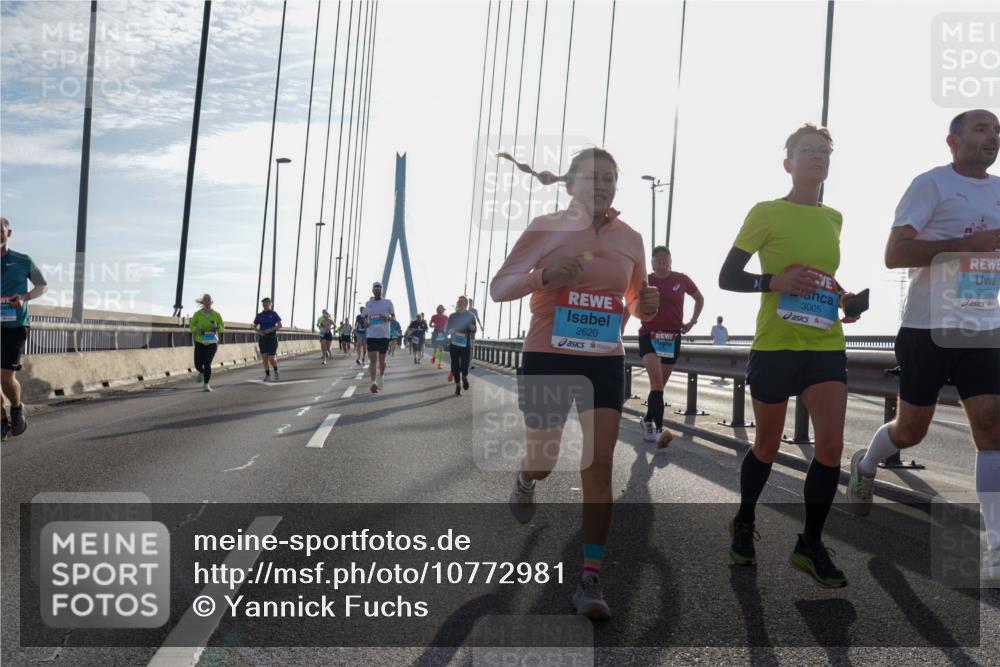 03.10.2026 - Köhlbrandbrückenlauf Yannick Fuchs http://msf.ph/oto/10772981 03.10.2026 09:30:51 Position 1 2620, 2977, 3005 meine-sportfotos.de