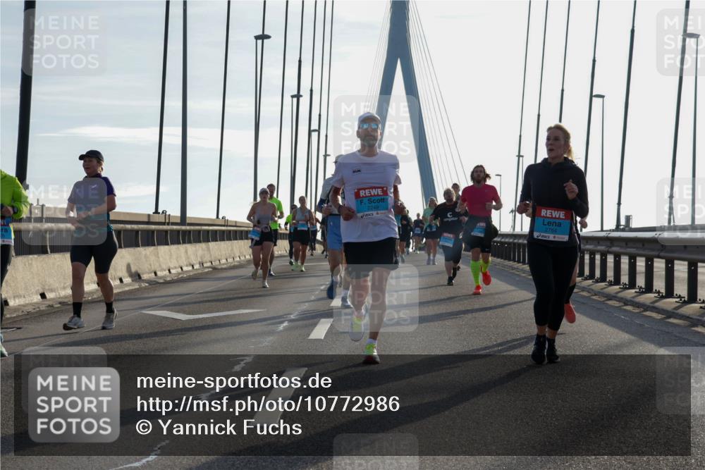 03.10.2026 - Köhlbrandbrückenlauf Yannick Fuchs http://msf.ph/oto/10772986 03.10.2026 09:30:52 Position 1 2249, 2764 meine-sportfotos.de
