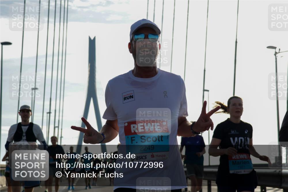 03.10.2026 - Köhlbrandbrückenlauf Yannick Fuchs http://msf.ph/oto/10772996 03.10.2026 09:30:55 Position 1 2249, 1921 meine-sportfotos.de
