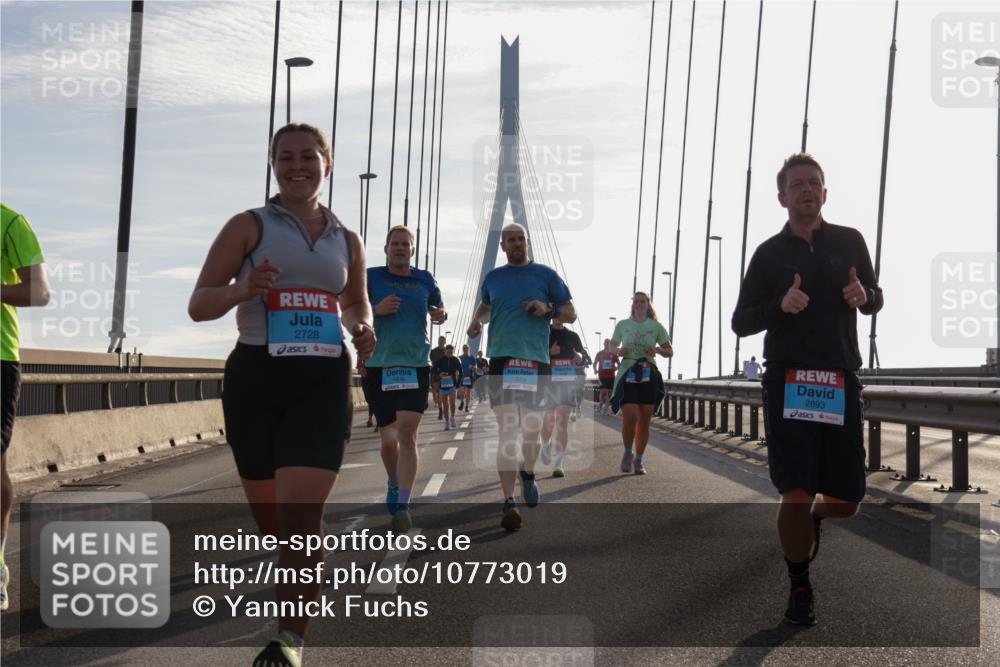 03.10.2026 - Köhlbrandbrückenlauf Yannick Fuchs http://msf.ph/oto/10773019 03.10.2026 09:31:01 Position 1 2728, 2415, 2893 meine-sportfotos.de