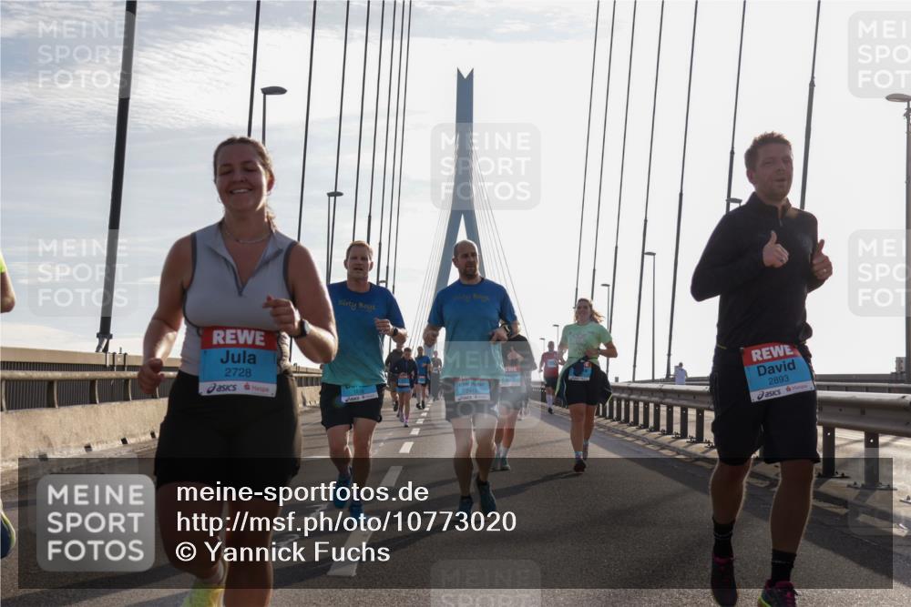 03.10.2026 - Köhlbrandbrückenlauf Yannick Fuchs http://msf.ph/oto/10773020 03.10.2026 09:31:01 Position 1 2728, 2415, 2893 meine-sportfotos.de
