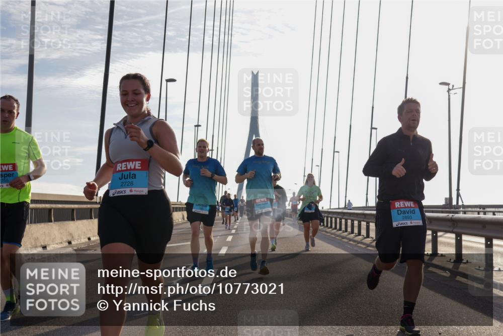 03.10.2026 - Köhlbrandbrückenlauf Yannick Fuchs http://msf.ph/oto/10773021 03.10.2026 09:31:01 Position 1 2755, 2728, 186, 2415, 2893 meine-sportfotos.de