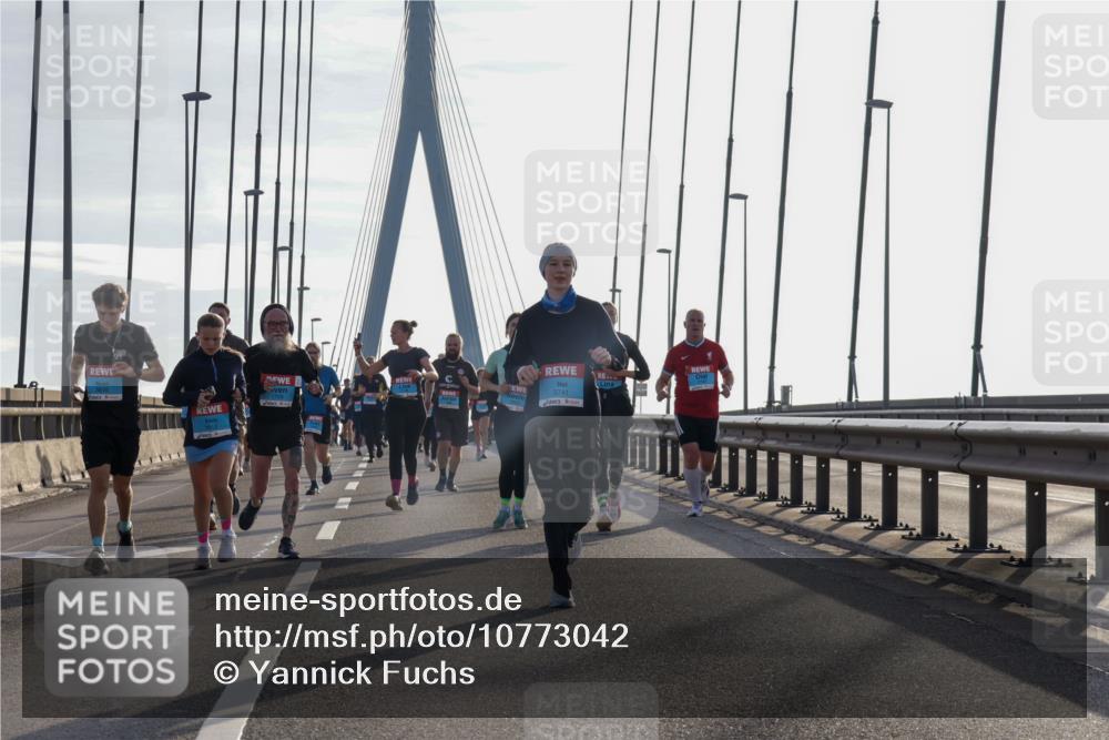 03.10.2026 - Köhlbrandbrückenlauf Yannick Fuchs http://msf.ph/oto/10773042 03.10.2026 09:31:06 Position 1 1729, 3741 meine-sportfotos.de
