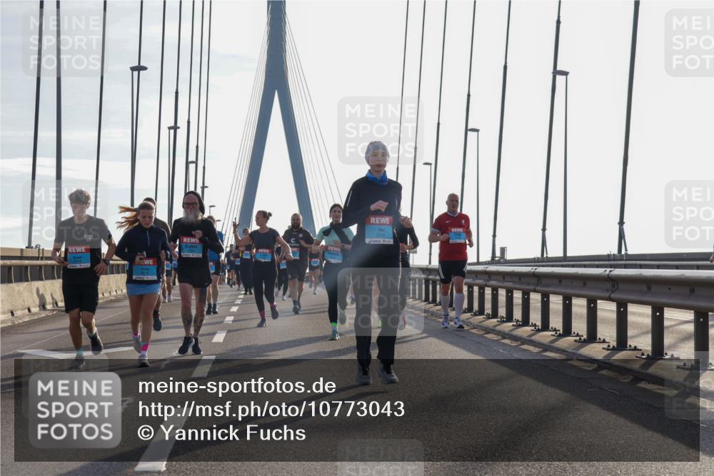 03.10.2026 - Köhlbrandbrückenlauf Yannick Fuchs http://msf.ph/oto/10773043 03.10.2026 09:31:06 Position 1 3741 meine-sportfotos.de