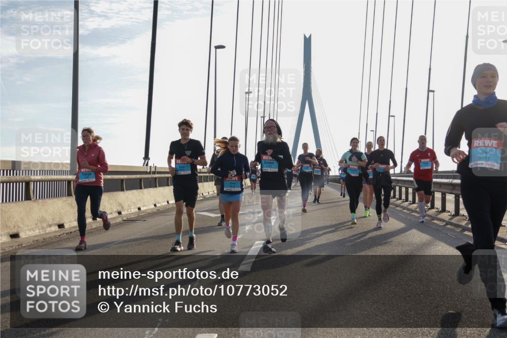 03.10.2026 - Köhlbrandbrückenlauf Yannick Fuchs http://msf.ph/oto/10773052 03.10.2026 09:31:08 Position 1 1729, 3741 meine-sportfotos.de