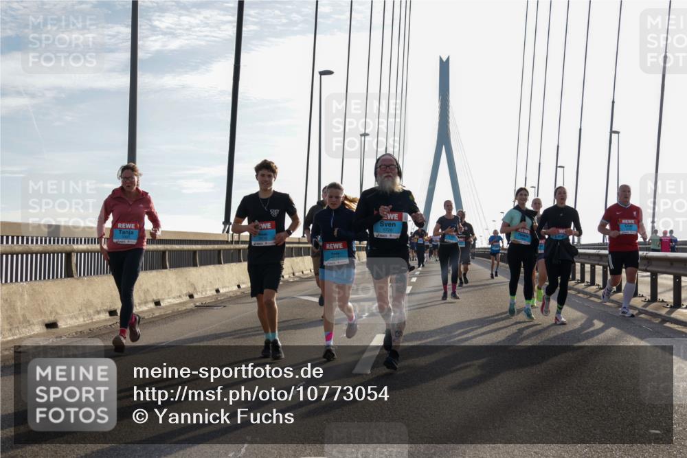 03.10.2026 - Köhlbrandbrückenlauf Yannick Fuchs http://msf.ph/oto/10773054 03.10.2026 09:31:08 Position 1 1729 meine-sportfotos.de