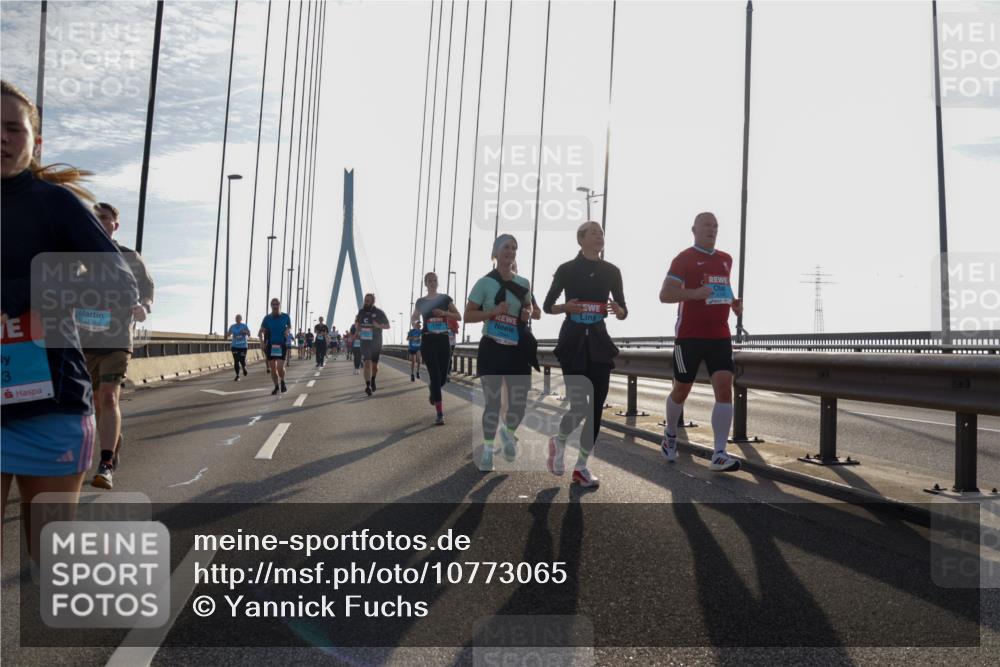 03.10.2026 - Köhlbrandbrückenlauf Yannick Fuchs http://msf.ph/oto/10773065 03.10.2026 09:31:10 Position 1 3 meine-sportfotos.de