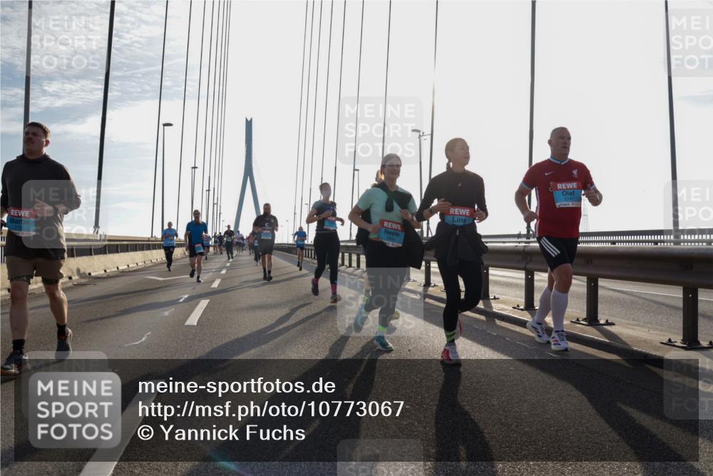 03.10.2026 - Köhlbrandbrückenlauf Yannick Fuchs http://msf.ph/oto/10773067 03.10.2026 09:31:11 Position 1 2756, 2944, 2747 meine-sportfotos.de