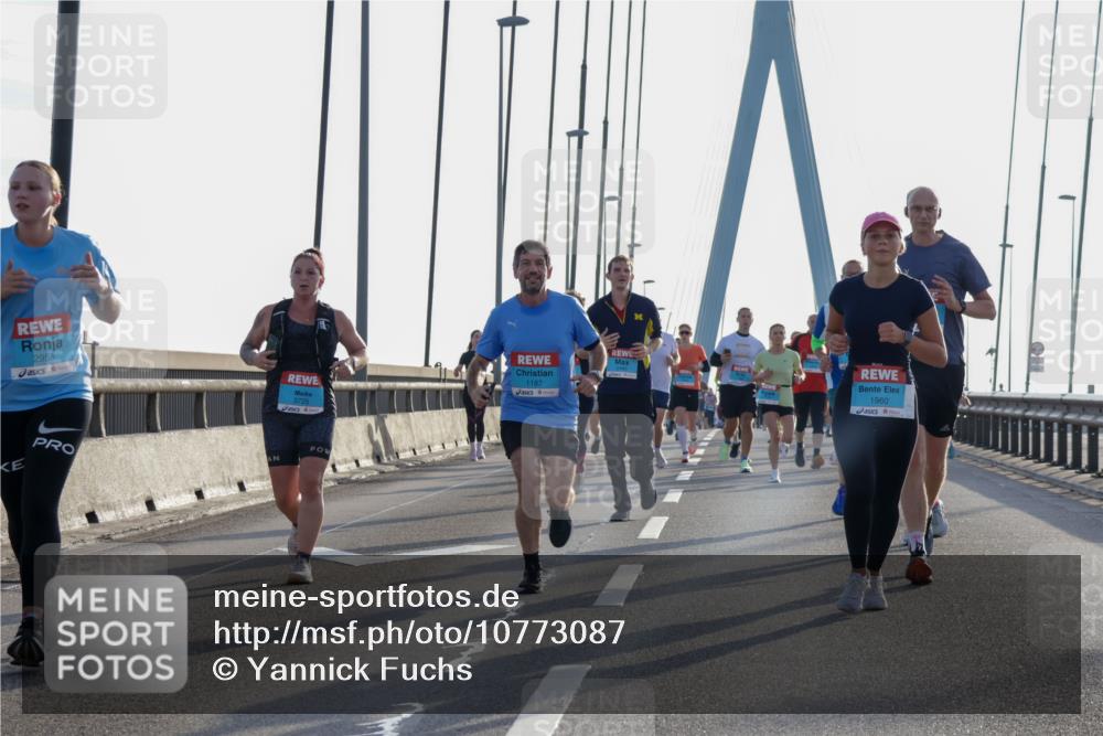 03.10.2026 - Köhlbrandbrückenlauf Yannick Fuchs http://msf.ph/oto/10773087 03.10.2026 09:31:15 Position 1 2955, 3725, 1187, 1960 meine-sportfotos.de