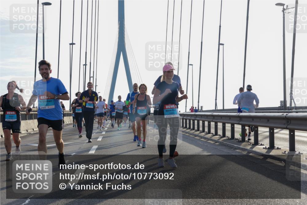 03.10.2026 - Köhlbrandbrückenlauf Yannick Fuchs http://msf.ph/oto/10773092 03.10.2026 09:31:16 Position 1 3725, 1187, 1960 meine-sportfotos.de