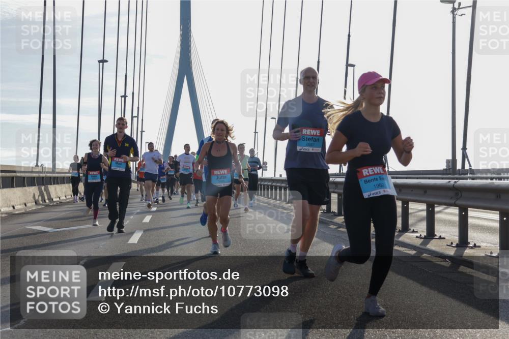 03.10.2026 - Köhlbrandbrückenlauf Yannick Fuchs http://msf.ph/oto/10773098 03.10.2026 09:31:17 Position 1 2687, 1960 meine-sportfotos.de