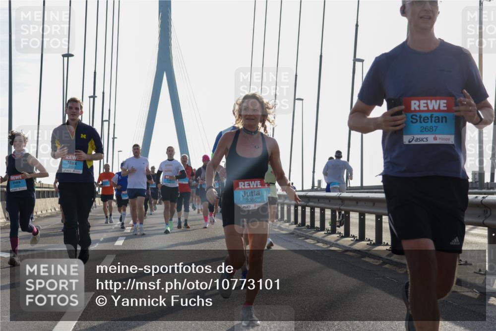 03.10.2026 - Köhlbrandbrückenlauf Yannick Fuchs http://msf.ph/oto/10773101 03.10.2026 09:31:18 Position 1 2460, 3066, 2687 meine-sportfotos.de