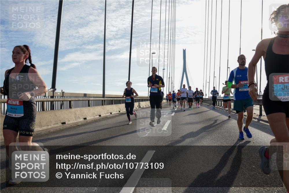 03.10.2026 - Köhlbrandbrückenlauf Yannick Fuchs http://msf.ph/oto/10773109 03.10.2026 09:31:19 Position 1 3725, 1455, 30 meine-sportfotos.de
