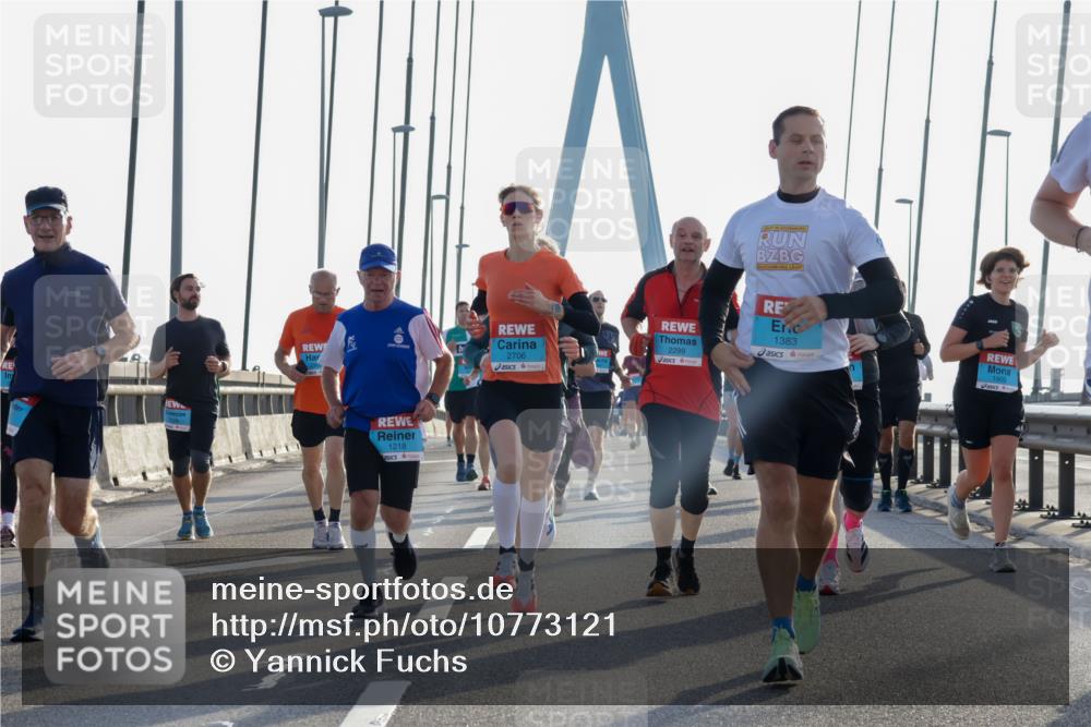 03.10.2026 - Köhlbrandbrückenlauf Yannick Fuchs http://msf.ph/oto/10773121 03.10.2026 09:31:22 Position 1 1218, 2706, 2299, 1383, 1900 meine-sportfotos.de