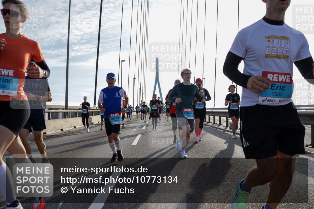 03.10.2026 - Köhlbrandbrückenlauf Yannick Fuchs http://msf.ph/oto/10773134 03.10.2026 09:31:24 Position 1 06, 2549, 1218, 1383 meine-sportfotos.de