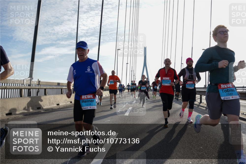 03.10.2026 - Köhlbrandbrückenlauf Yannick Fuchs http://msf.ph/oto/10773136 03.10.2026 09:31:25 Position 1 1218, 2299, 2549 meine-sportfotos.de