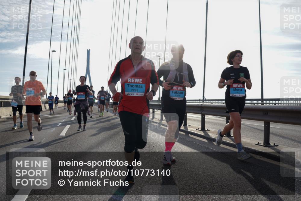 03.10.2026 - Köhlbrandbrückenlauf Yannick Fuchs http://msf.ph/oto/10773140 03.10.2026 09:31:26 Position 1 1354, 1900, 2299 meine-sportfotos.de
