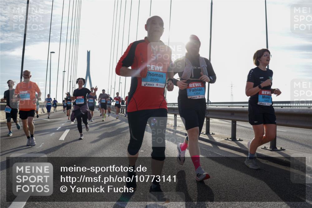 03.10.2026 - Köhlbrandbrückenlauf Yannick Fuchs http://msf.ph/oto/10773141 03.10.2026 09:31:26 Position 1 2299, 1354, 1900 meine-sportfotos.de