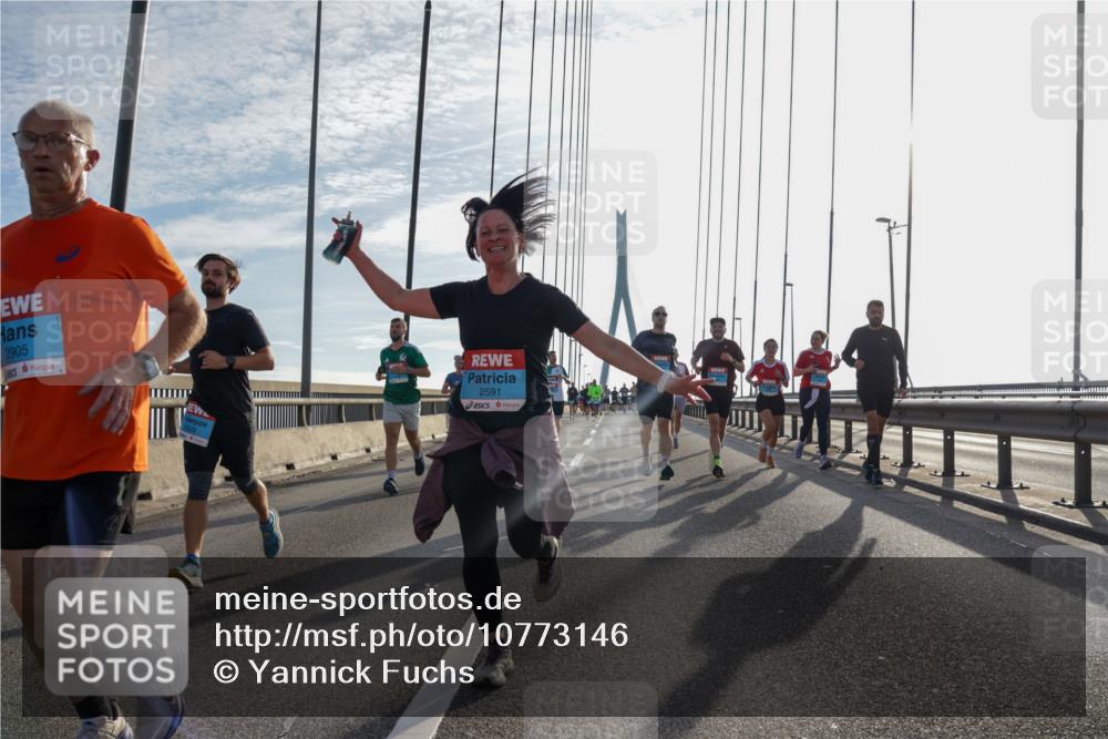 03.10.2026 - Köhlbrandbrückenlauf Yannick Fuchs http://msf.ph/oto/10773146 03.10.2026 09:31:27 Position 1 2905, 2591 meine-sportfotos.de