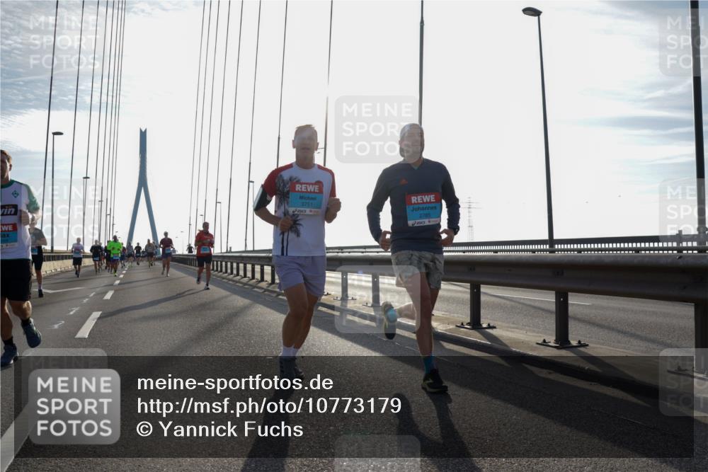 03.10.2026 - Köhlbrandbrückenlauf Yannick Fuchs http://msf.ph/oto/10773179 03.10.2026 09:31:31 Position 1 3751, 2785 meine-sportfotos.de