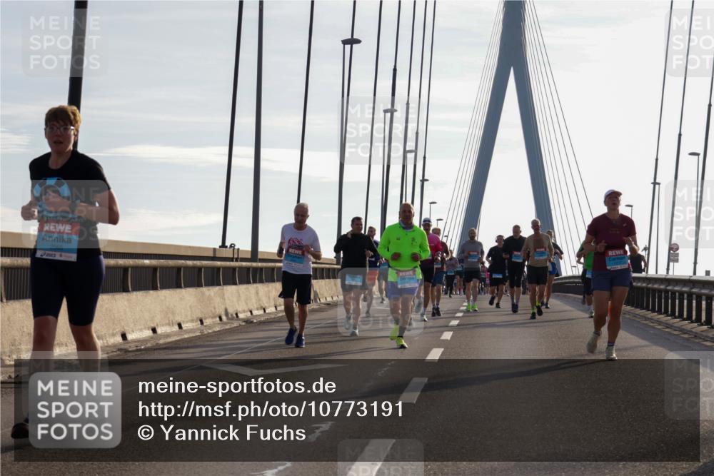 03.10.2026 - Köhlbrandbrückenlauf Yannick Fuchs http://msf.ph/oto/10773191 03.10.2026 09:31:33 Position 1 2565 meine-sportfotos.de