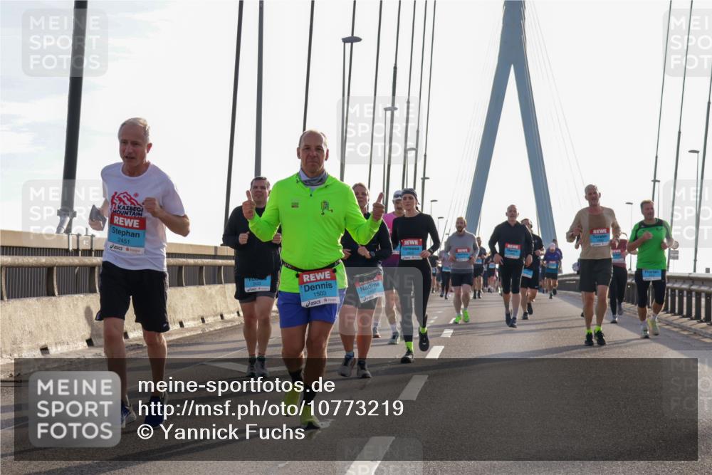 03.10.2026 - Köhlbrandbrückenlauf Yannick Fuchs http://msf.ph/oto/10773219 03.10.2026 09:31:37 Position 1 2451, 2433, 1503 meine-sportfotos.de
