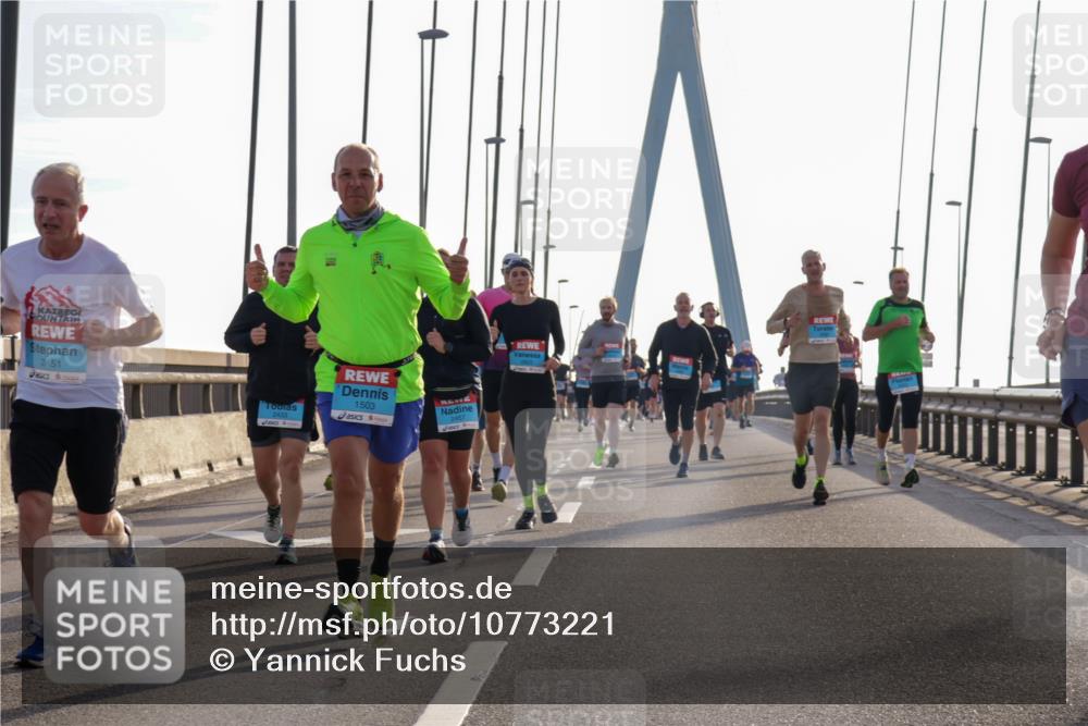 03.10.2026 - Köhlbrandbrückenlauf Yannick Fuchs http://msf.ph/oto/10773221 03.10.2026 09:31:37 Position 1 2451, 1503 meine-sportfotos.de