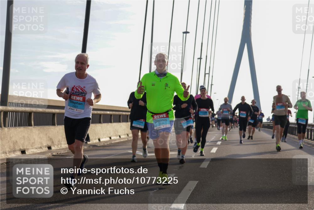 03.10.2026 - Köhlbrandbrückenlauf Yannick Fuchs http://msf.ph/oto/10773225 03.10.2026 09:31:37 Position 1 2451, 1503 meine-sportfotos.de