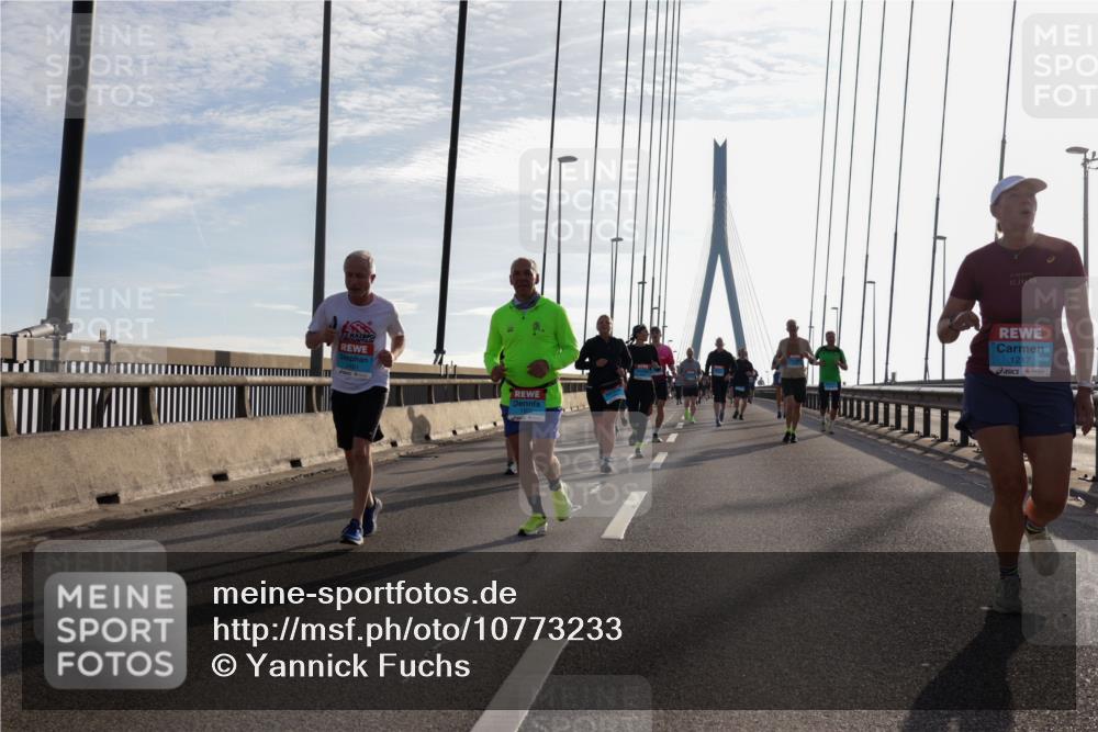 03.10.2026 - Köhlbrandbrückenlauf Yannick Fuchs http://msf.ph/oto/10773233 03.10.2026 09:31:38 Position 1 42, 195, 1217 meine-sportfotos.de