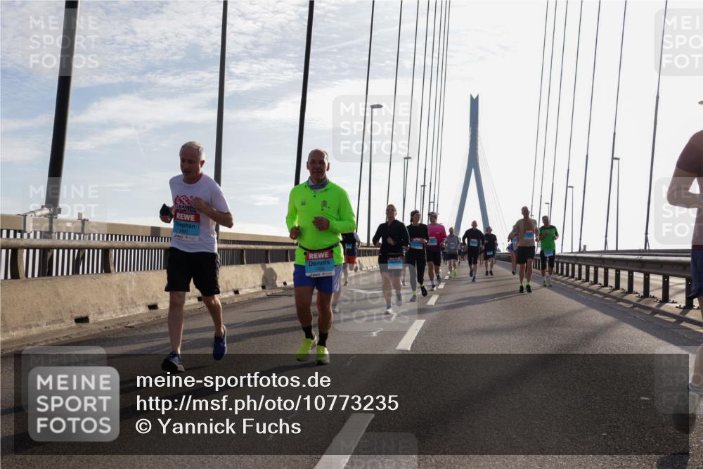 03.10.2026 - Köhlbrandbrückenlauf Yannick Fuchs http://msf.ph/oto/10773235 03.10.2026 09:31:38 Position 1 2451 meine-sportfotos.de