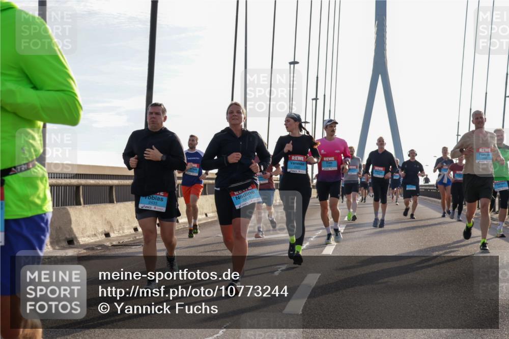 03.10.2026 - Köhlbrandbrückenlauf Yannick Fuchs http://msf.ph/oto/10773244 03.10.2026 09:31:39 Position 1 2433, 2457, 2822 meine-sportfotos.de