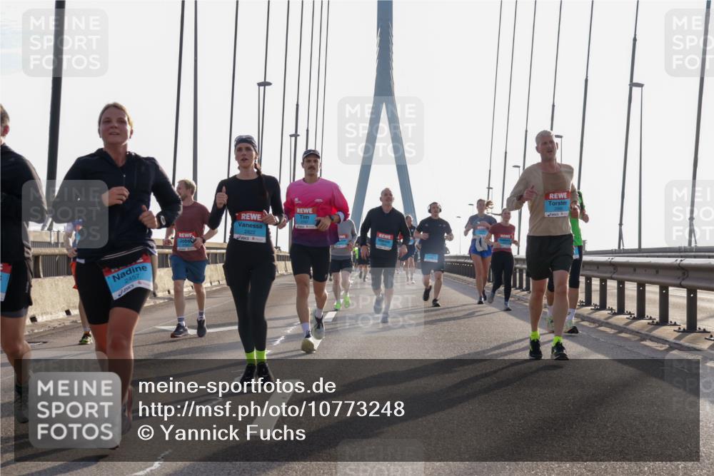 03.10.2026 - Köhlbrandbrückenlauf Yannick Fuchs http://msf.ph/oto/10773248 03.10.2026 09:31:40 Position 1 2457, 2822 meine-sportfotos.de