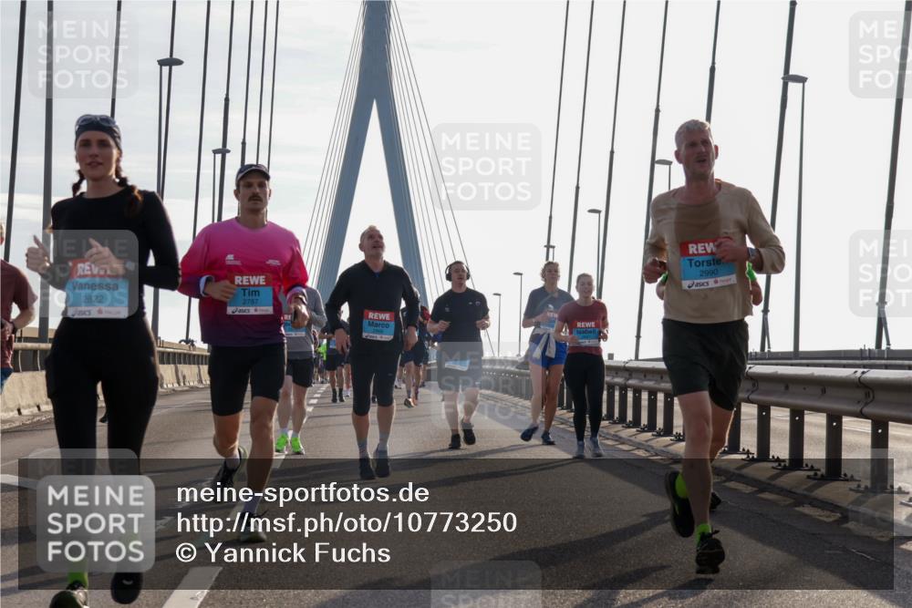 03.10.2026 - Köhlbrandbrückenlauf Yannick Fuchs http://msf.ph/oto/10773250 03.10.2026 09:31:40 Position 1 2822, 2787, 2990 meine-sportfotos.de
