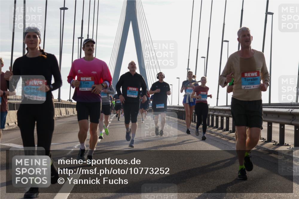 03.10.2026 - Köhlbrandbrückenlauf Yannick Fuchs http://msf.ph/oto/10773252 03.10.2026 09:31:40 Position 1 2822, 2787, 2990 meine-sportfotos.de