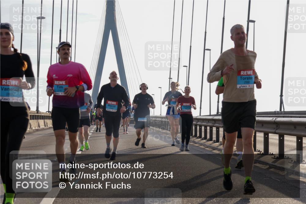 03.10.2026 - Köhlbrandbrückenlauf Yannick Fuchs http://msf.ph/oto/10773254 03.10.2026 09:31:40 Position 1 2822, 2787, 2990 meine-sportfotos.de