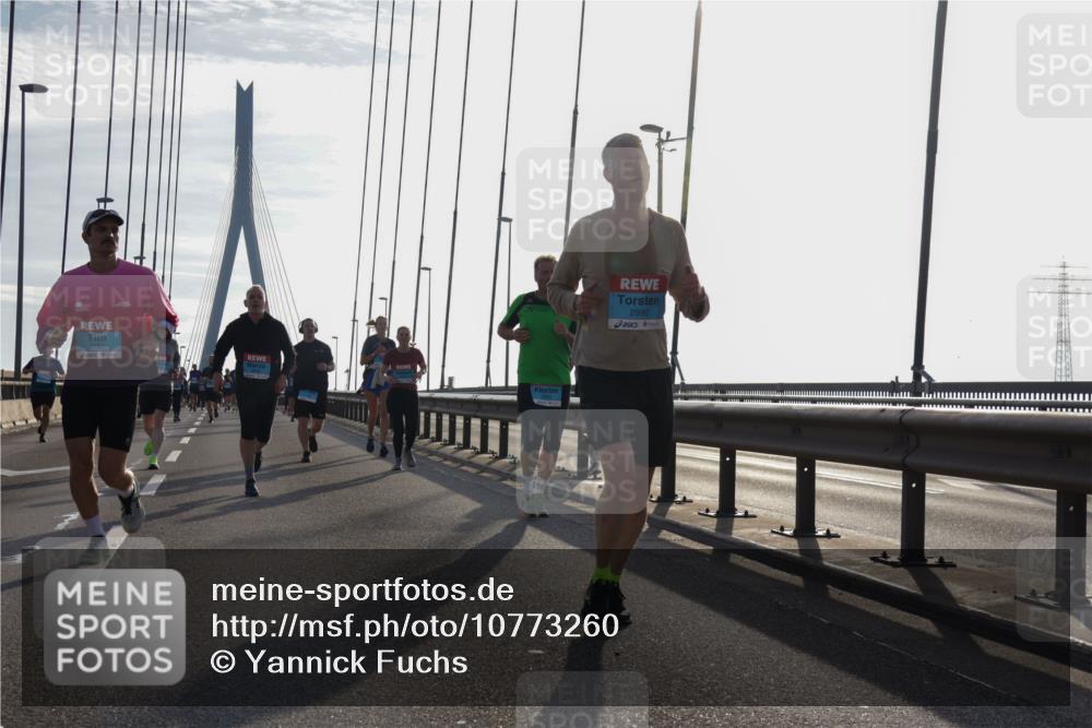 03.10.2026 - Köhlbrandbrückenlauf Yannick Fuchs http://msf.ph/oto/10773260 03.10.2026 09:31:41 Position 1 2990 meine-sportfotos.de