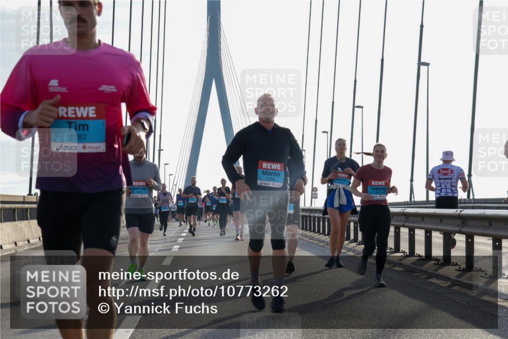 03.10.2026 - Köhlbrandbrückenlauf Yannick Fuchs http://msf.ph/oto/10773262 03.10.2026 09:31:42 Position 1 2787, 2573, 2966, 2667 meine-sportfotos.de