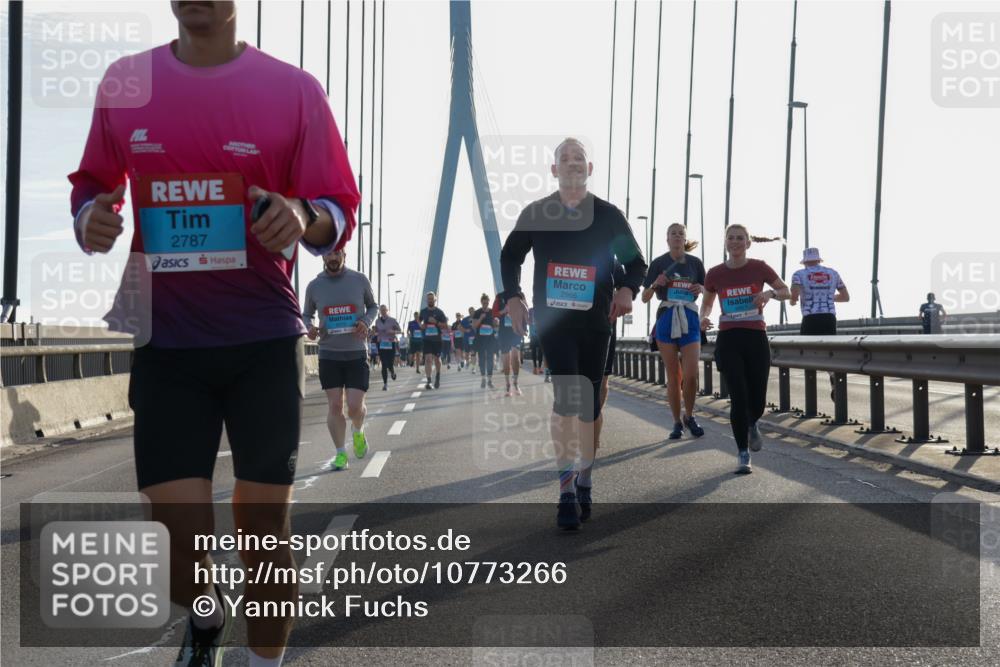 03.10.2026 - Köhlbrandbrückenlauf Yannick Fuchs http://msf.ph/oto/10773266 03.10.2026 09:31:43 Position 1 2787, 2966 meine-sportfotos.de