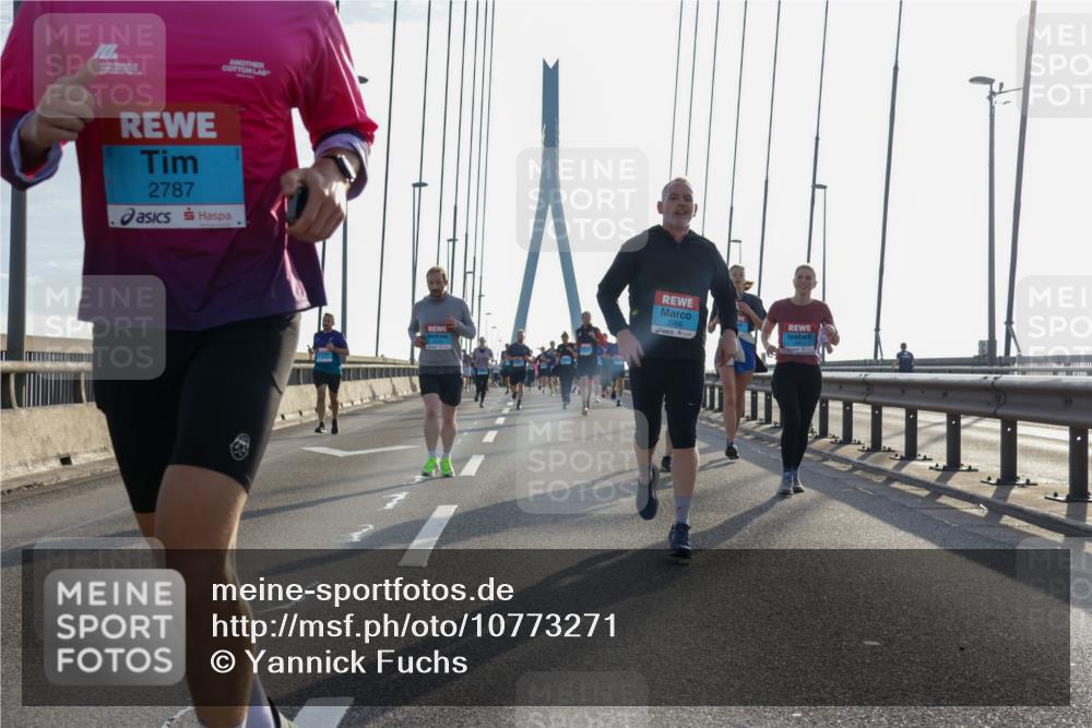 03.10.2026 - Köhlbrandbrückenlauf Yannick Fuchs http://msf.ph/oto/10773271 03.10.2026 09:31:43 Position 1 2787, 2966 meine-sportfotos.de