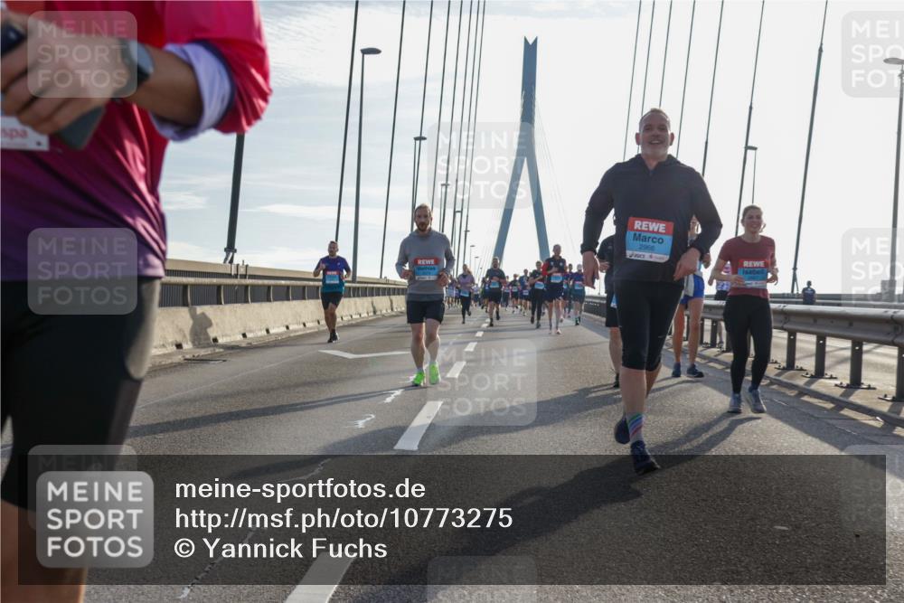 03.10.2026 - Köhlbrandbrückenlauf Yannick Fuchs http://msf.ph/oto/10773275 03.10.2026 09:31:43 Position 1 2966 meine-sportfotos.de