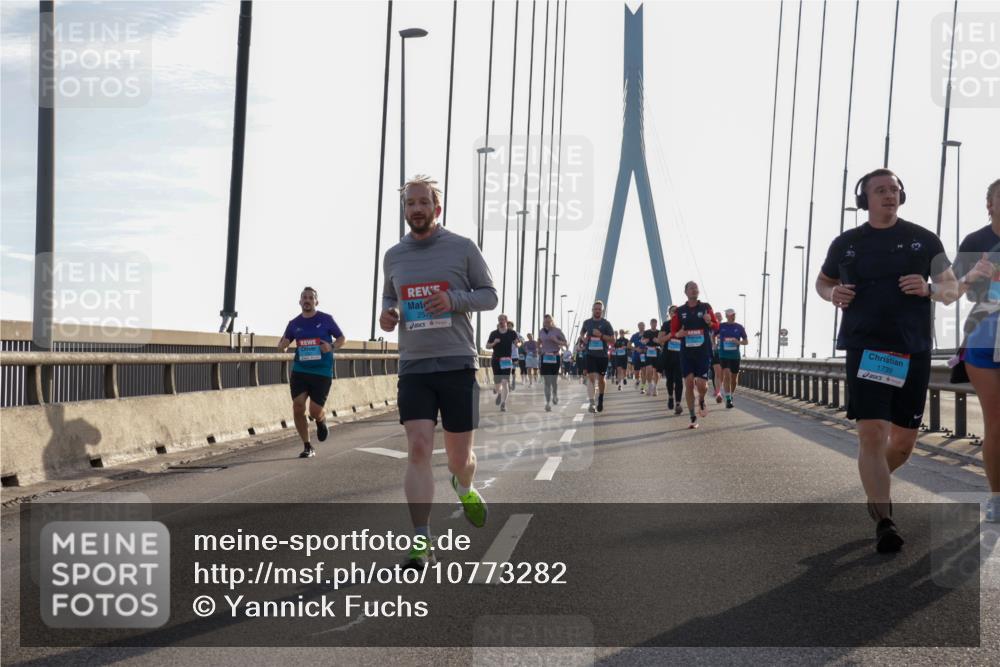 03.10.2026 - Köhlbrandbrückenlauf Yannick Fuchs http://msf.ph/oto/10773282 03.10.2026 09:31:45 Position 1 25, 1739 meine-sportfotos.de