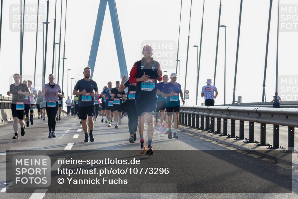 03.10.2026 - Köhlbrandbrückenlauf Yannick Fuchs http://msf.ph/oto/10773296 03.10.2026 09:31:47 Position 1 3057, 10 meine-sportfotos.de