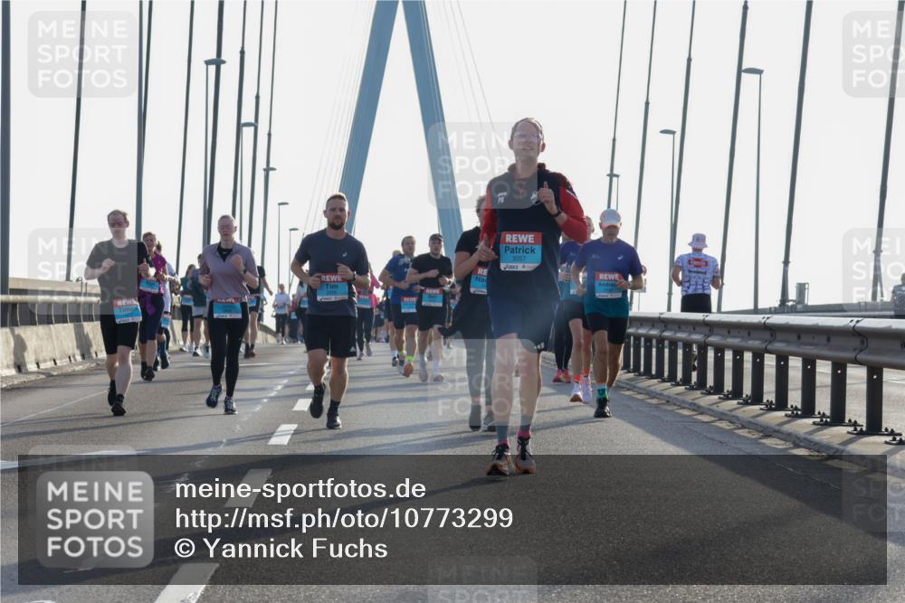 03.10.2026 - Köhlbrandbrückenlauf Yannick Fuchs http://msf.ph/oto/10773299 03.10.2026 09:31:47 Position 1 3057 meine-sportfotos.de