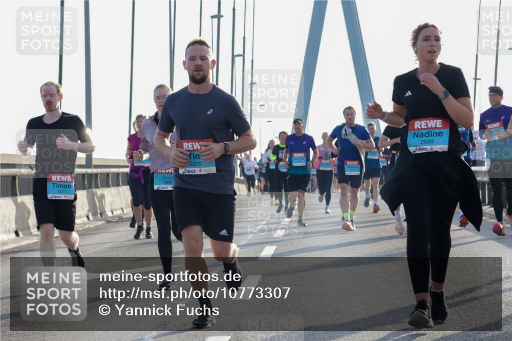 03.10.2026 - Köhlbrandbrückenlauf Yannick Fuchs http://msf.ph/oto/10773307 03.10.2026 09:31:50 Position 1 2205, 1211, 3842, 2694 meine-sportfotos.de