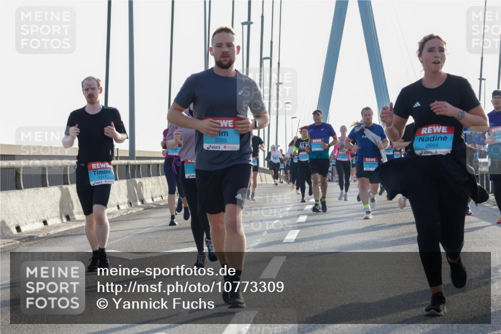 03.10.2026 - Köhlbrandbrückenlauf Yannick Fuchs http://msf.ph/oto/10773309 03.10.2026 09:31:50 Position 1 1211, 2205, 2694 meine-sportfotos.de