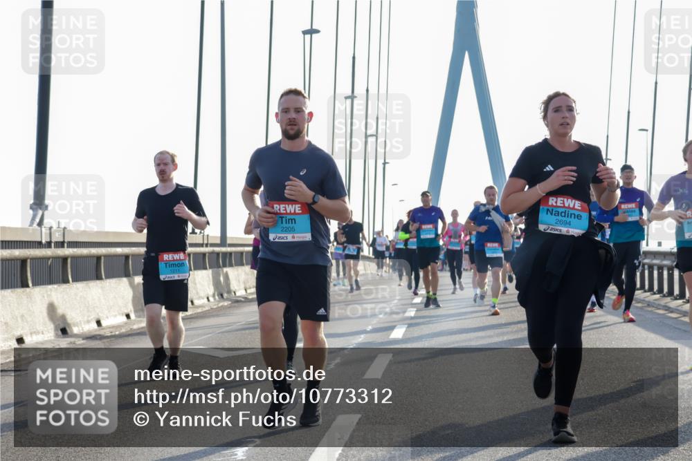 03.10.2026 - Köhlbrandbrückenlauf Yannick Fuchs http://msf.ph/oto/10773312 03.10.2026 09:31:50 Position 1 1211, 2205, 2694 meine-sportfotos.de