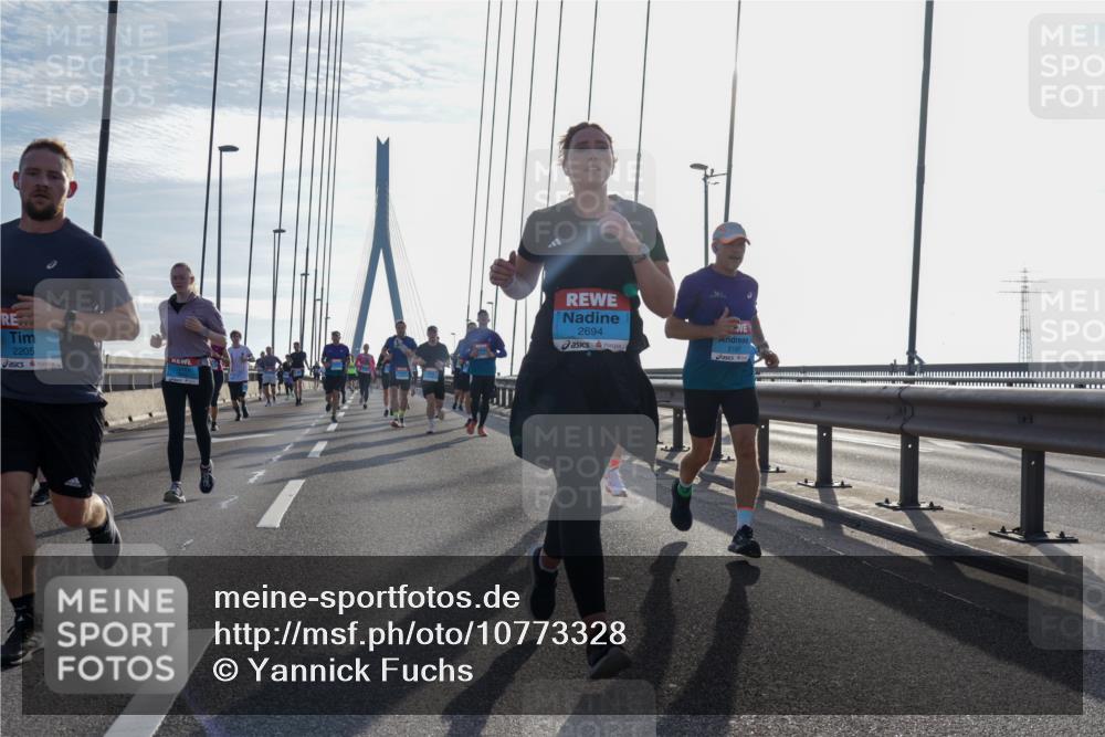03.10.2026 - Köhlbrandbrückenlauf Yannick Fuchs http://msf.ph/oto/10773328 03.10.2026 09:31:52 Position 1 2205, 2694, 2187 meine-sportfotos.de